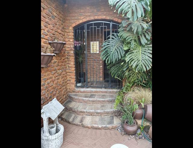 4 BEDROOM HOUSE SOLD IN THERESAPARK
